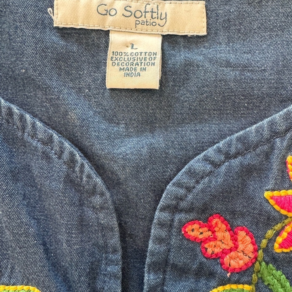 Go Softly Patio Denim House Dress Floral Embroidery Sz L full zip Cottage-core - Picture 9 of 9